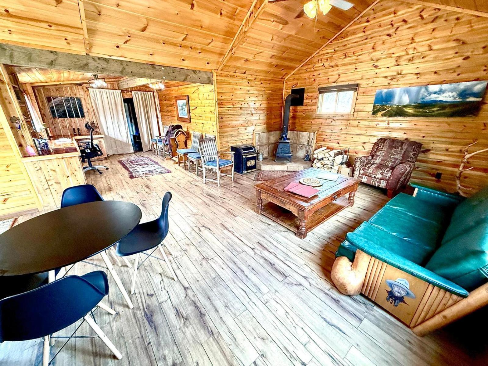 Aubin Sky Lodging At The Yl Ranch Savery Екстер'єр фото
